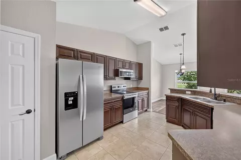 Kitchen - 7 Willow Run Dr, Ocala, FL 34472 photo 2 of 3