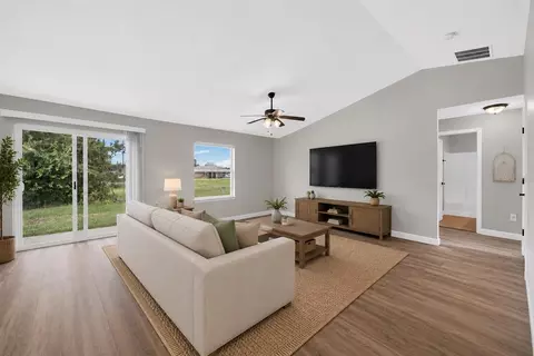 Living - 7 Willow Run Dr, Ocala, FL 34472 photo 1 of 6