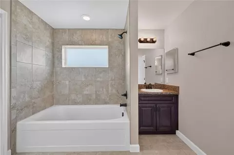 Bath - 7 Willow Run Dr, Ocala, FL 34472 photo 2 of 4