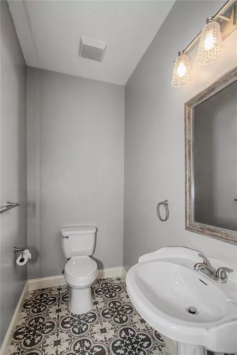 Bath - 5045 SW 2nd Ave, Ocala, FL 34471 photo 8 of 9
