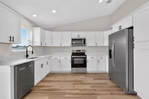 Kitchen - 3 Walnut Run Ct, Ocala, FL 34480 photo 2 of 3