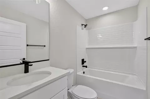 Bath - 3 Walnut Run Ct, Ocala, FL 34480 photo 2 of 2