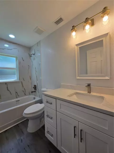 Bath - 11 Sequoia Loop Pl, Ocklawaha, FL 32179 photo 4 of 5