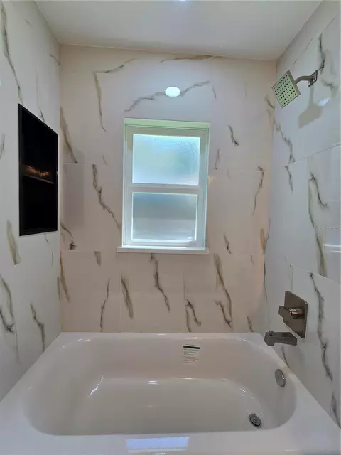 Bath - 11 Sequoia Loop Pl, Ocklawaha, FL 32179 photo 5 of 5