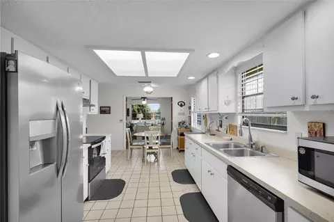 Kitchen - 2045 SE 32nd St, Ocala, FL 34471 photo 2 of 2