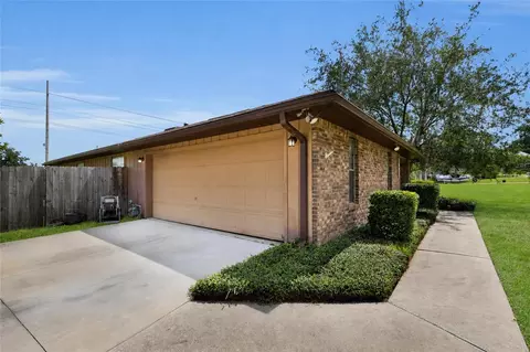 Exterior - 2045 SE 32nd St, Ocala, FL 34471 photo 2 of 4