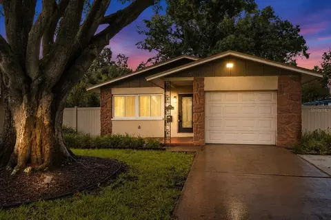 205 SE Monroe Cir N, Saint Petersburg, FL 33703