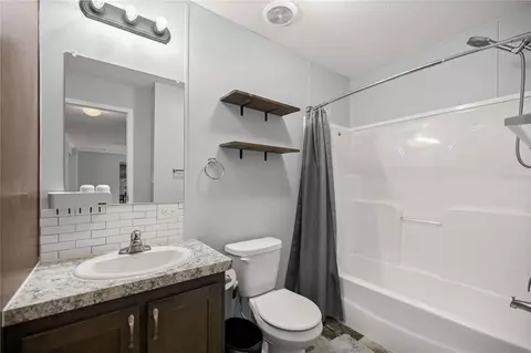 Bath - 122 SE 70th Cir, Ocala, FL 34472 photo 3 of 5