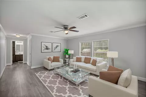 Living - 122 SE 70th Cir, Ocala, FL 34472 photo 2 of 2