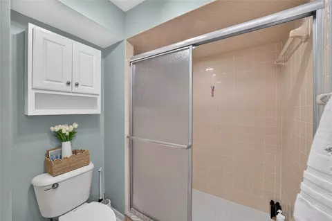 Bath - 2429 SE 18th Cir, Ocala, FL 34471 photo 2 of 3