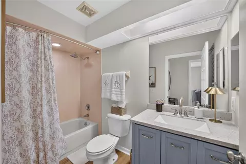 Bath - 2429 SE 18th Cir, Ocala, FL 34471 photo 3 of 3