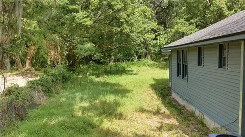 Exterior - 2107 NE 8th Rd, Ocala, FL 34470 photo 6 of 7