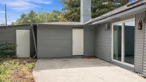 Exterior - 2107 NE 8th Rd, Ocala, FL 34470 photo 4 of 7