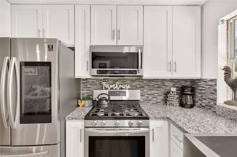 Kitchen - 223 NW 7th St, Williston, FL 32696 photo 4 of 5