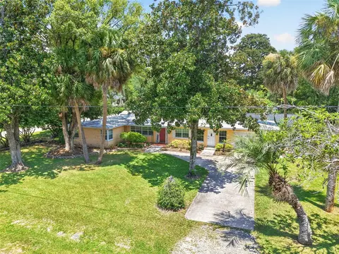 Exterior - 223 NW 7th St, Williston, FL 32696 photo 2 of 6