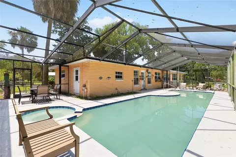 Exterior - 223 NW 7th St, Williston, FL 32696 photo 3 of 6