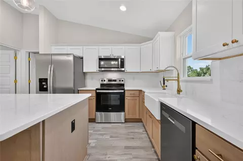 Kitchen - 153 Oak Cir, Ocala, FL 34472 photo 2 of 2