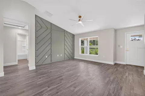 Living - 153 Oak Cir, Ocala, FL 34472 photo 2 of 5