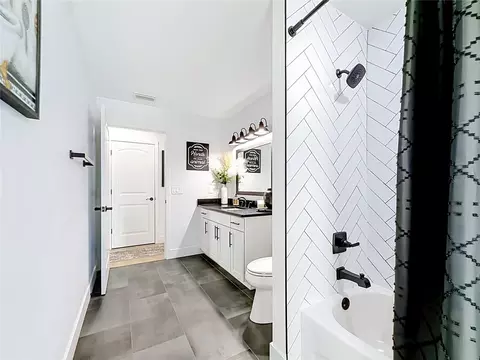 Bath - 7525 NE 58th Ave, Anthony, FL 32617 photo 7 of 9