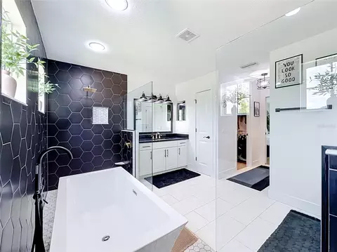 Bath - 7525 NE 58th Ave, Anthony, FL 32617 photo 3 of 9