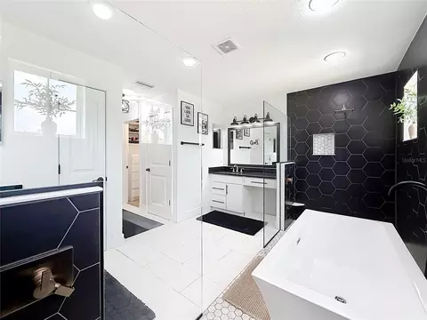 Bath - 7525 NE 58th Ave, Anthony, FL 32617 photo 4 of 9