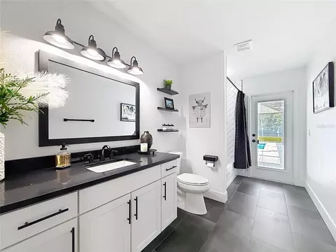 Bath - 7525 NE 58th Ave, Anthony, FL 32617 photo 5 of 9