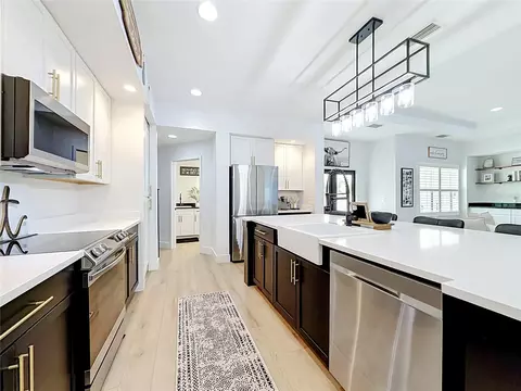 Kitchen - 7525 NE 58th Ave, Anthony, FL 32617 photo 3 of 7