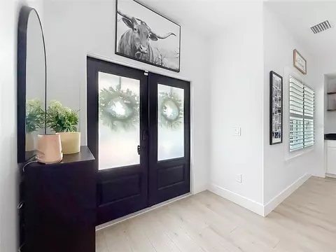 Entry Way - 7525 NE 58th Ave, Anthony, FL 32617 photo 2 of 4