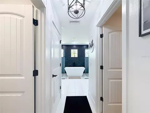 Entry Way - 7525 NE 58th Ave, Anthony, FL 32617 photo 3 of 4