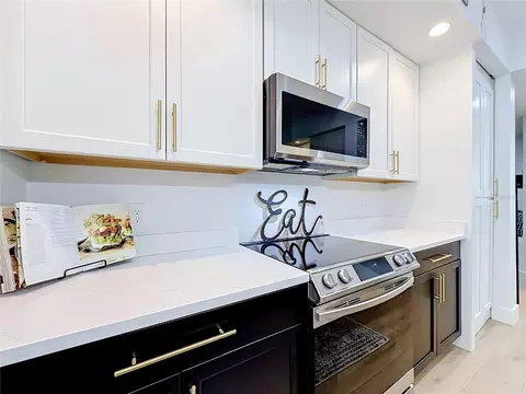 Kitchen - 7525 NE 58th Ave, Anthony, FL 32617 photo 4 of 7