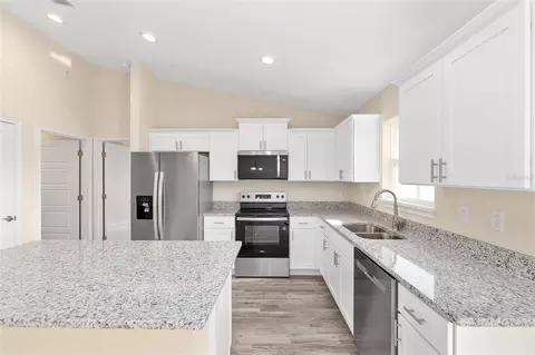 Kitchen - 98 Pecan Course Cir, Ocala, FL 34472 photo 4 of 4