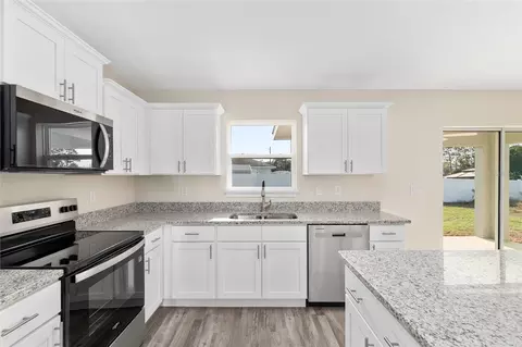 Kitchen - 98 Pecan Course Cir, Ocala, FL 34472 photo 2 of 4