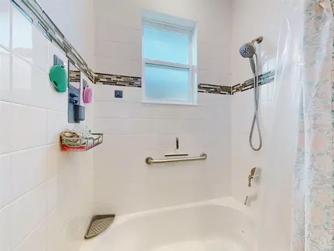 Bath - 9886 SW 99th Loop, Ocala, FL 34481 photo 2 of 7