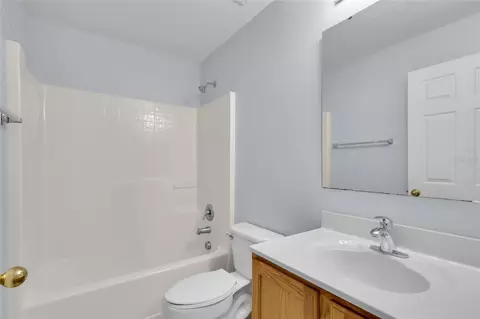 Bath - 4125 SW 33rd St, Ocala, FL 34474 photo 2 of 5