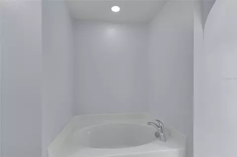 Bath - 4125 SW 33rd St, Ocala, FL 34474 photo 4 of 5