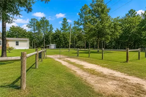 Exterior - 13711 NE 8th St, Williston, FL 32696 photo 2 of 13