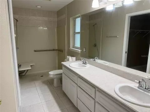 Bath - 731 SE 30th Ave, Ocala, FL 34471 photo 1 of 2