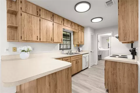 Kitchen - 716 SE 31st Ave, Ocala, FL 34471 photo 2 of 5