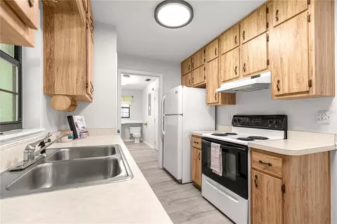 Kitchen - 716 SE 31st Ave, Ocala, FL 34471 photo 3 of 5