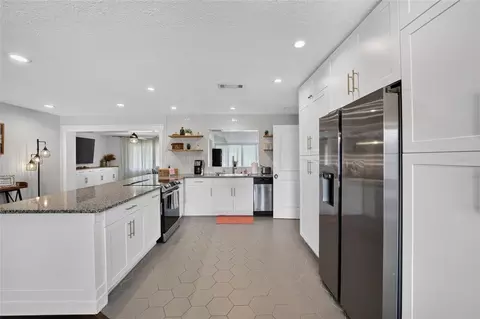 Kitchen - 1428 SE 9th Ave, Ocala, FL 34471 photo 4 of 9