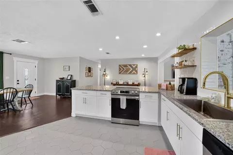 Kitchen - 1428 SE 9th Ave, Ocala, FL 34471 photo 6 of 9