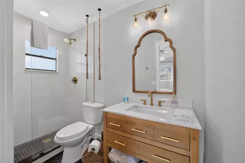 Bath - 1428 SE 9th Ave, Ocala, FL 34471 photo 1 of 3