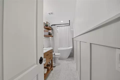 Bath - 1428 SE 9th Ave, Ocala, FL 34471 photo 2 of 3