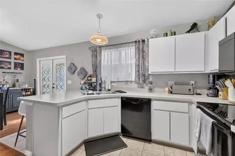 Kitchen - 1 Teak Ct, Ocala, FL 34472 photo 4 of 4