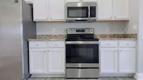 Kitchen - 162 NW 44th St, Ocala, FL 34475 photo 2 of 4
