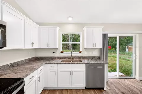 Kitchen - 330 Locust Pass, Ocala, FL 34472 photo 2 of 4
