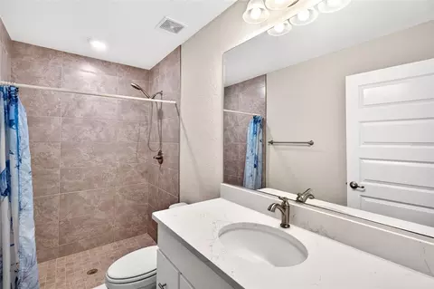 Bath - 330 Locust Pass, Ocala, FL 34472 photo 1 of 2
