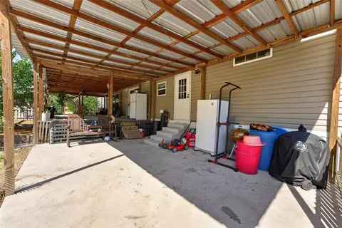 Exterior - 4830 NE 121 Ave, Williston, FL 32696 photo 4 of 18