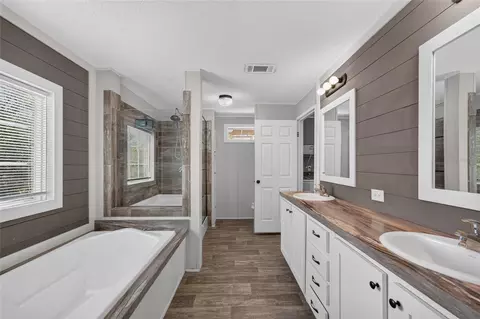 Bath - 4830 NE 121 Ave, Williston, FL 32696 photo 1 of 8