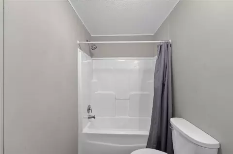 Bath - 4830 NE 121 Ave, Williston, FL 32696 photo 8 of 8